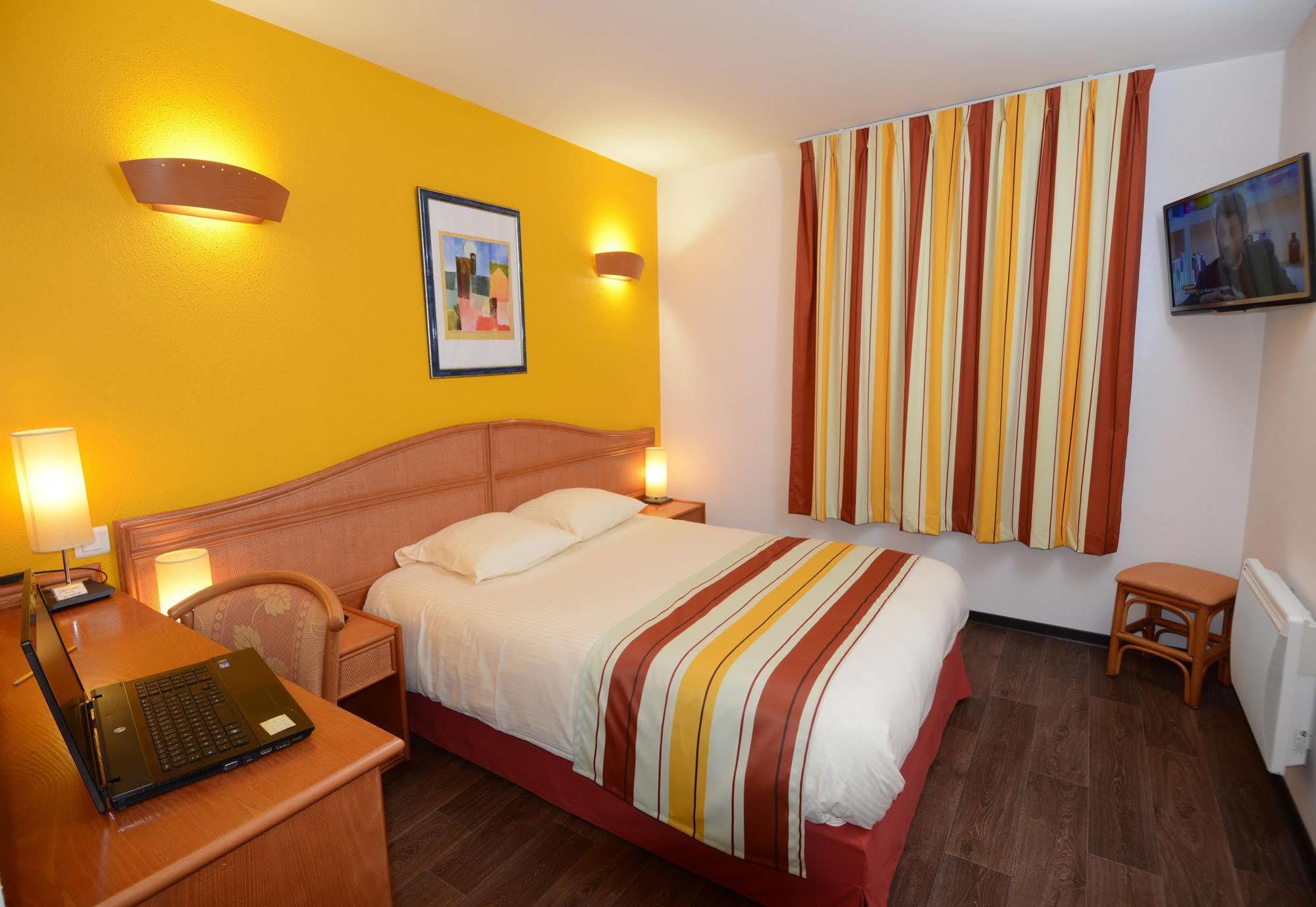 Roi Soleil Strasbourg Aéroport Hotel 2*